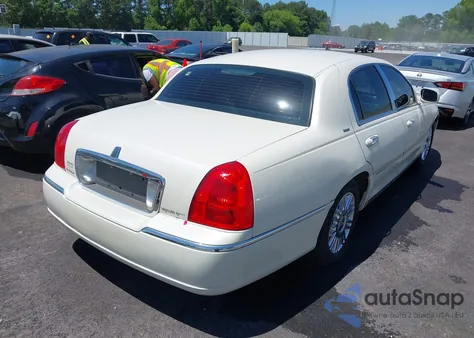 2006 Lincoln Town Car Designer Series from USA, damaged, VIN 1LNHM83V36Y614849